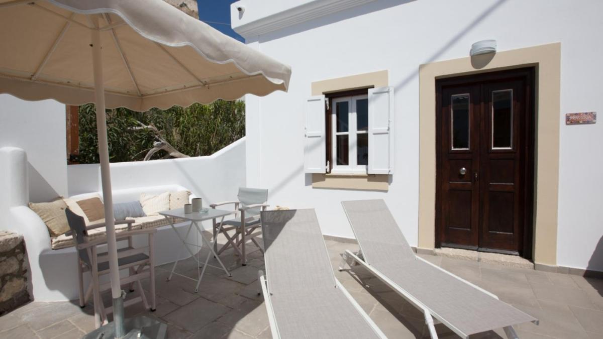 Chic & Modern Apartments With Swim Access Chalki Town Exterior photo