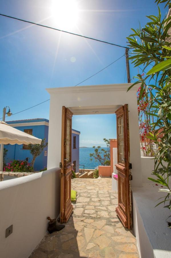 Chic & Modern Apartments With Swim Access Chalki Town Exterior photo