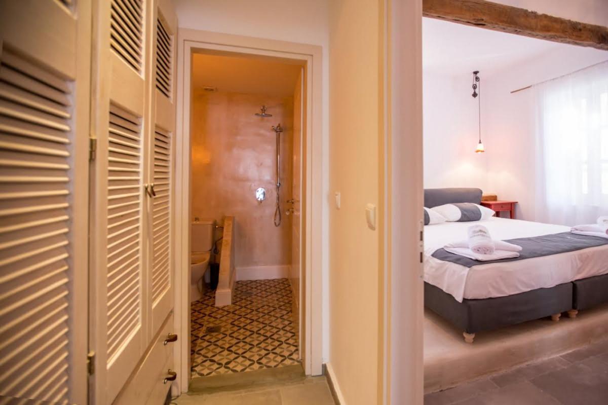 Chic & Modern Apartments With Swim Access Chalki Town Exterior photo