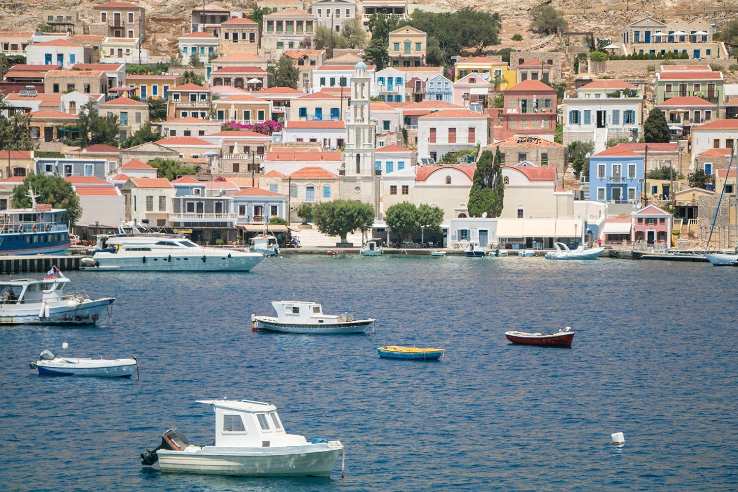 Chic & Modern Apartments With Swim Access Chalki Town Exterior photo